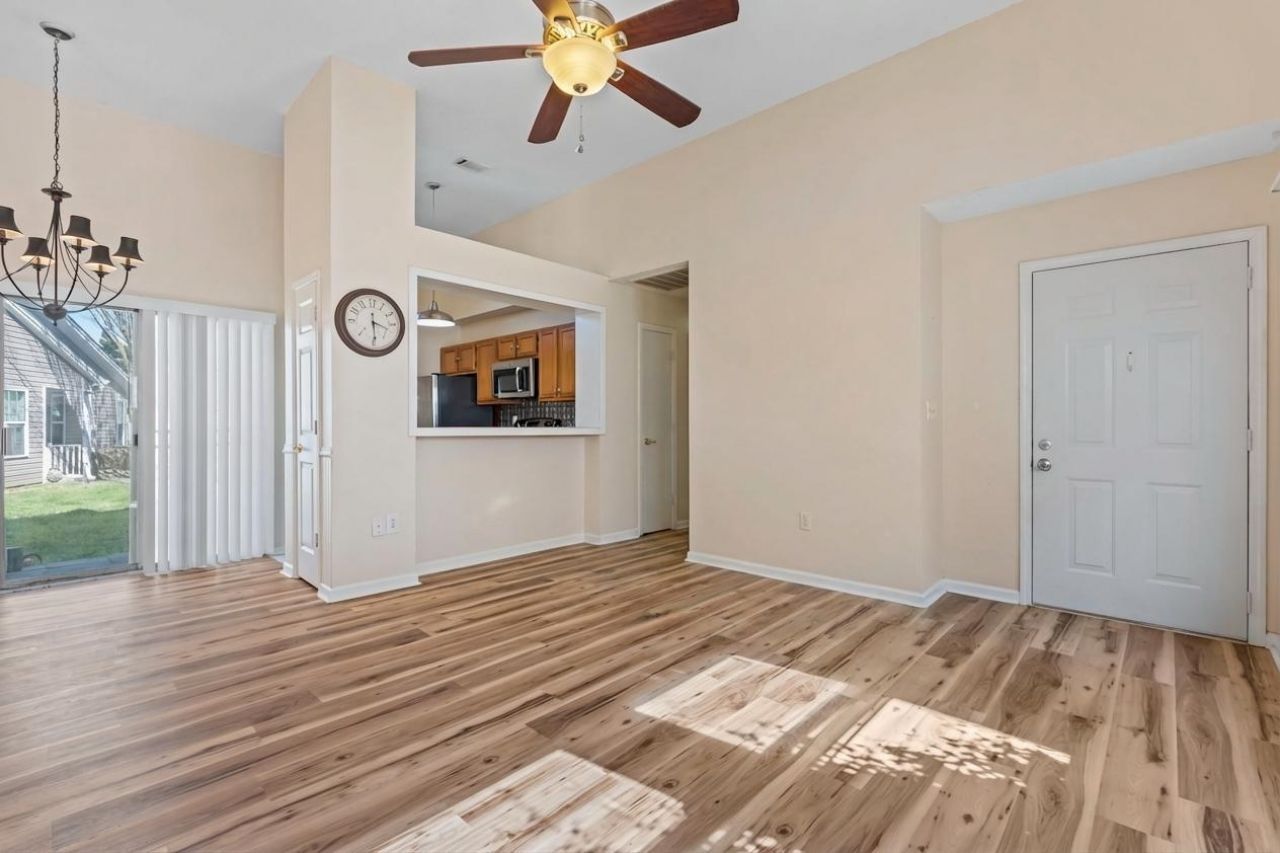 102 Whitehaven Ct.  Photo 6