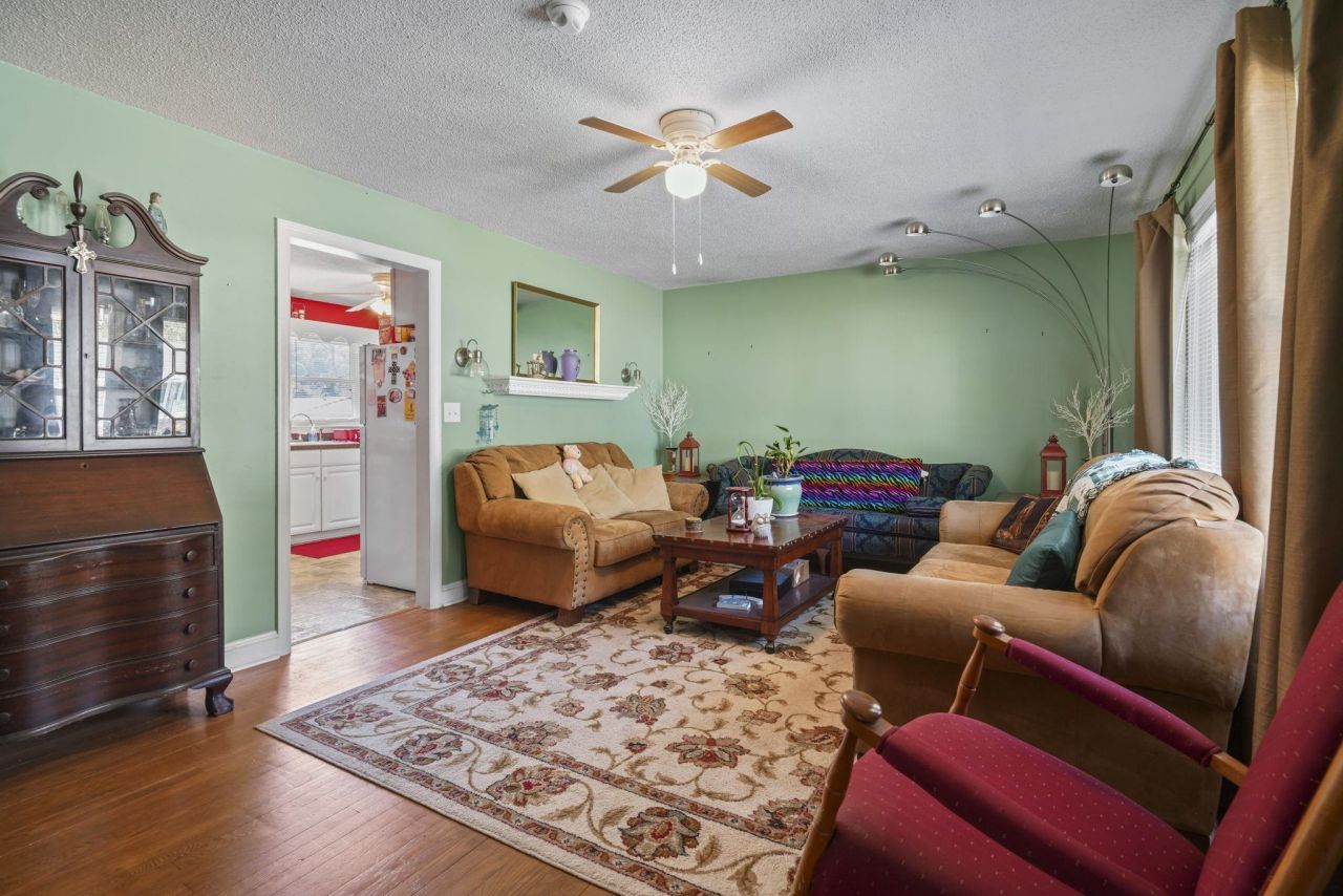 2501 Withers St. Photo 4