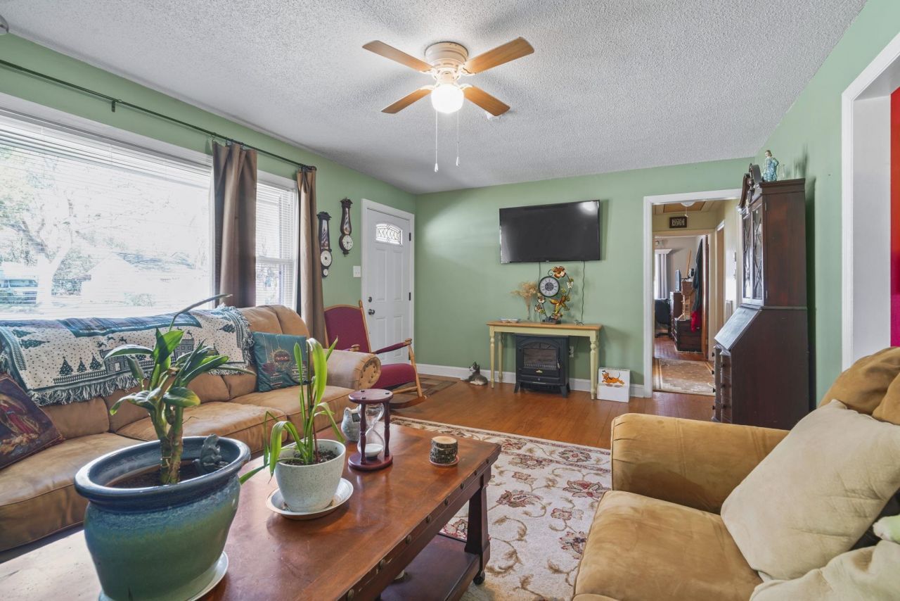 2501 Withers St. Photo 5