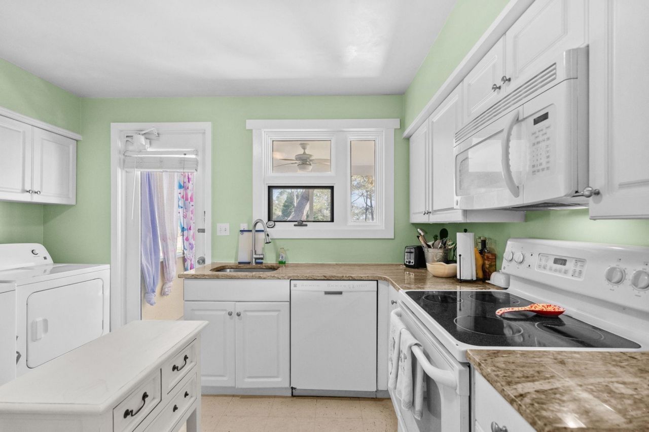 3728 Tea Rose St.  Photo 16