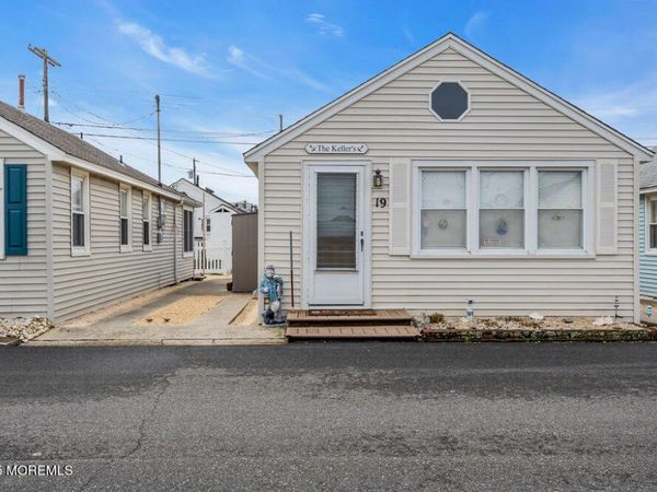 19 9th Lane, Seaside Park, NJ 08752