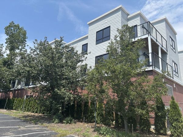 1391 Main Street, Unit 203, Walpole, MA 02081