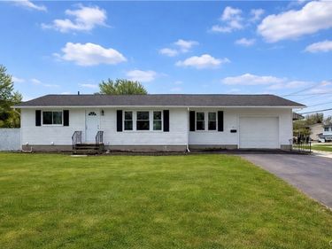 4989 Driftwood Drive , Liverpool, NY 13088