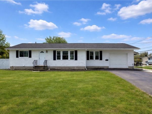 4989 Driftwood Drive , Liverpool, NY 13088