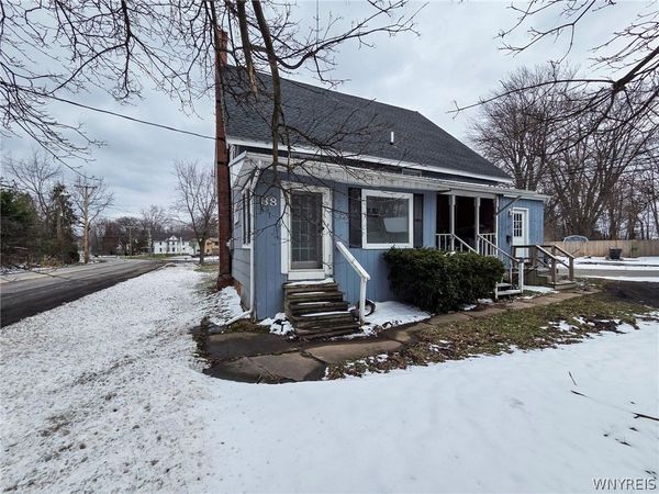 38 N Main Street , Middleport, NY 14105