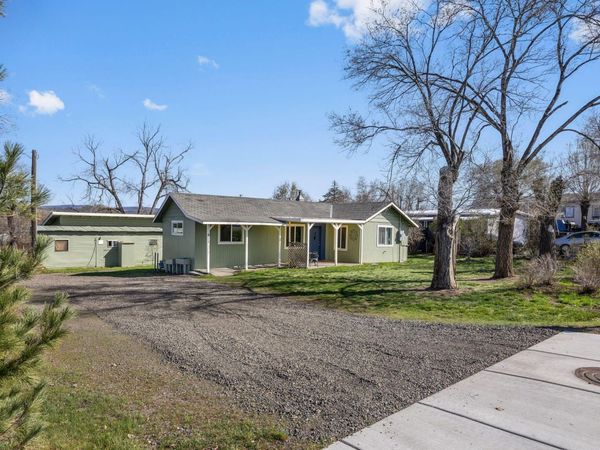 811 SW Madison Street, Madras, OR 97741