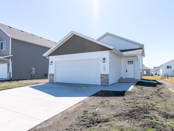 1135 Jill Drive W, West Fargo, ND 58078