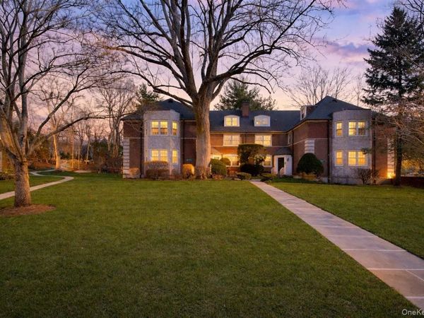 3 Sentry Place, Unit 2A, Scarsdale, NY 10583