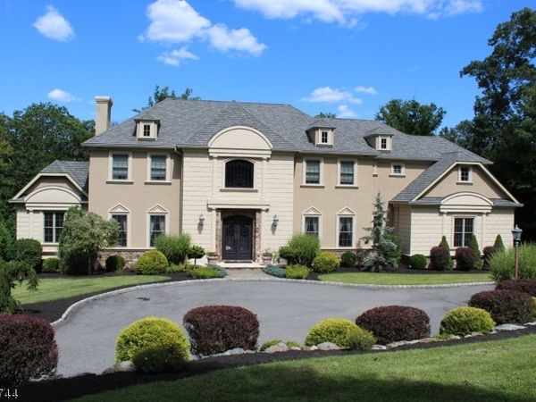 8 Pineview Ln, Boonton, NJ 07005