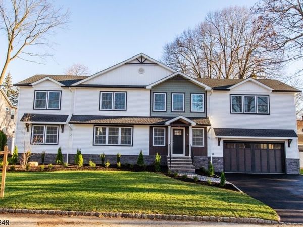 44 4Th Ave, Roseland, NJ 07068