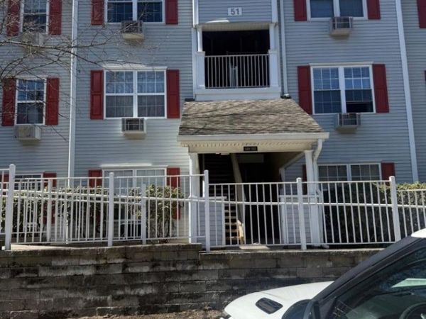 5105 Tudor Dr, Pequannock, NJ 07444