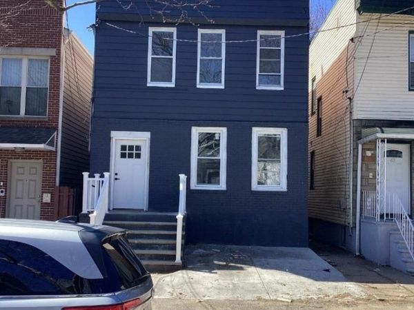 41 New St, Jersey, NJ 07305