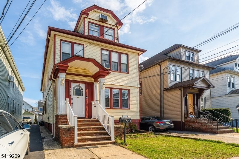 752 Eaton St, Elizabeth, NJ 07202 Main Photo