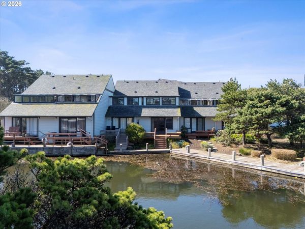 180 SE HIGHWAY 101, Unit #17, Lincoln City, OR 97367