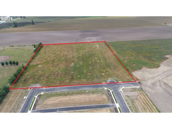 9008 NE Parr RD, Woodburn, OR 97071