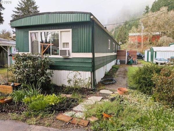 200 WOODPECKER LN, Elkton, OR 97436