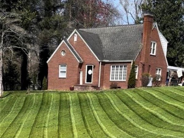 224 Country Club Road, Mount Airy, NC 27030