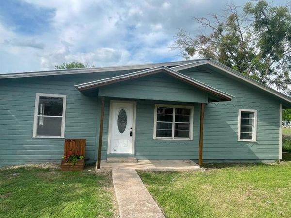 1604 5th Street , Goldthwaite, TX 76844