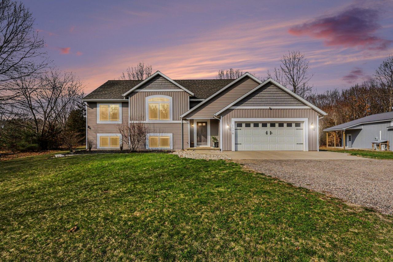 2579 136th Avenue, Dorr, MI 49323 Main Photo