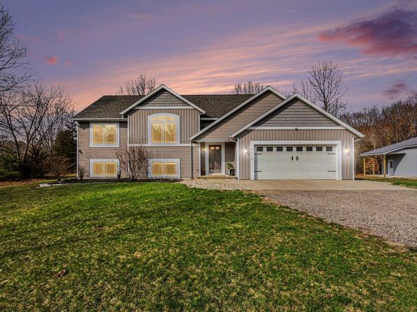 2579 136th Avenue, Dorr, MI 49323