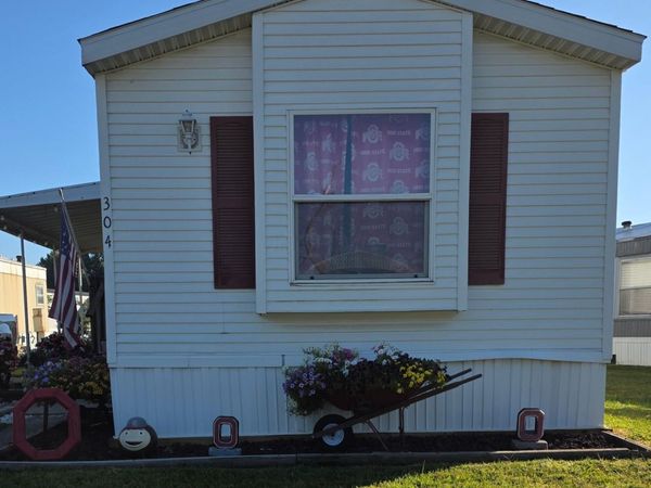 304 Greenbriar Lane W, Hebron, OH 43025