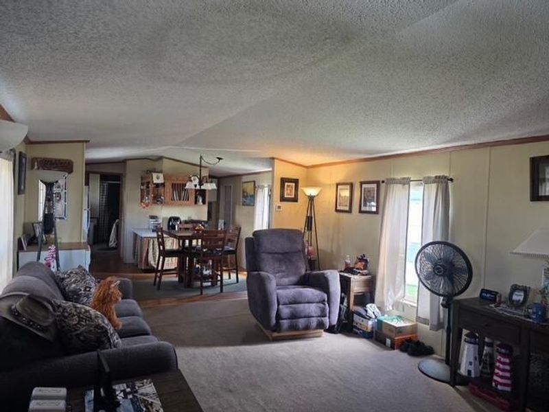 304 Greenbriar Lane W, Hebron, OH 43025 Photo 2