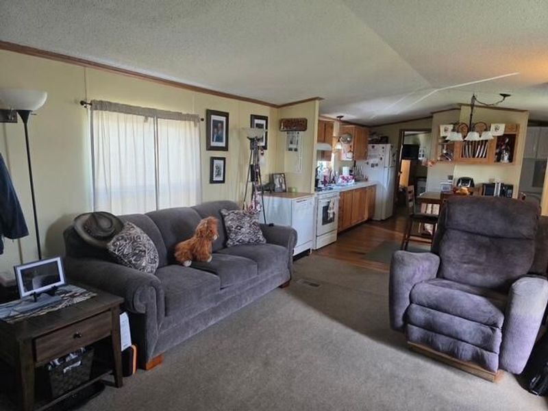 304 Greenbriar Lane W, Hebron, OH 43025 Photo 3