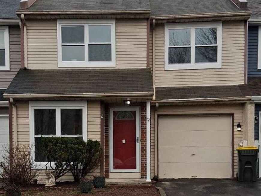 9 E Ridge Mews, Newtown, PA 18940 Main Photo