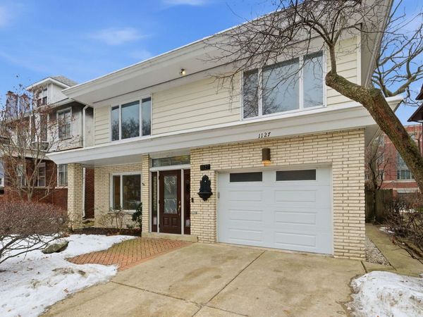 1127 W Albion Avenue , Chicago, IL 60626