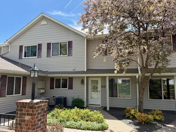 7646 13th Street N, Oakdale, MN 55128