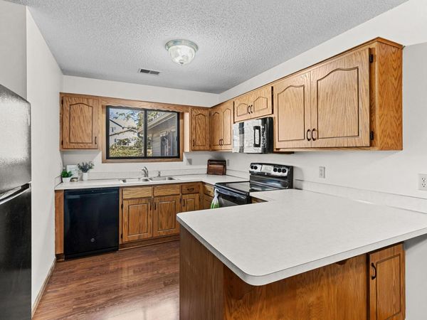 7646 13th Street N, Oakdale, MN 55128