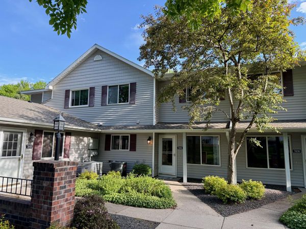 7646 13th Street N, Oakdale, MN 55128