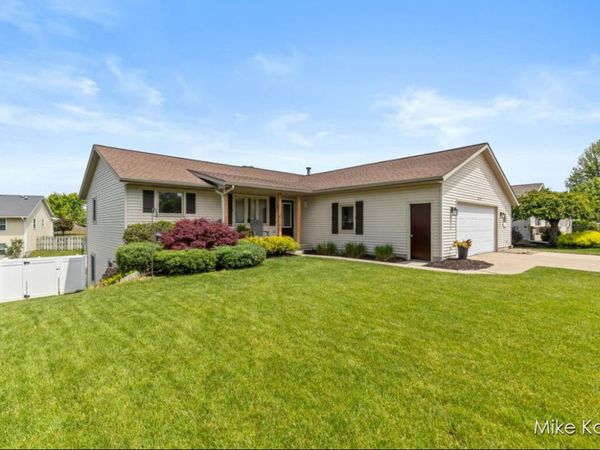 3829 Black Creek Drive, Hudsonville, MI 49426