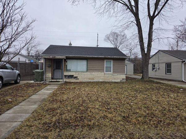 5808 W Carmen AVENUE, Milwaukee, WI 53218