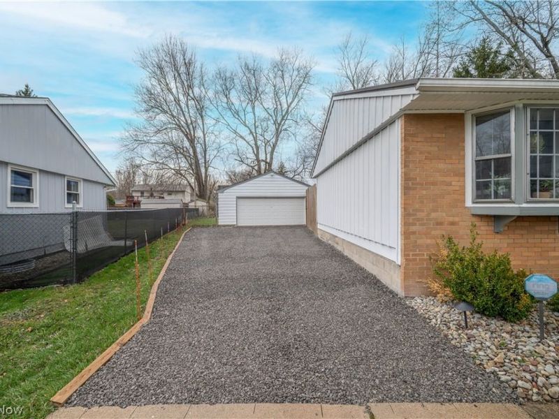 3295 Clearwater Street NW, Warren, OH 44484 Photo 2
