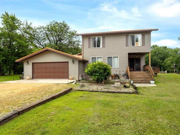 18599 317th Street , Long Grove, IA 52756