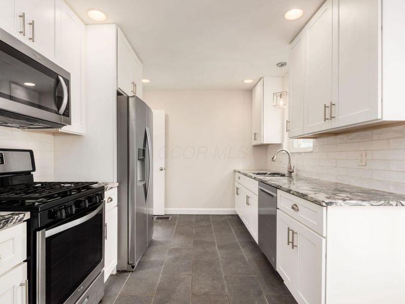 336 E Weisheimer Road , Columbus, OH 43214 Photo 17