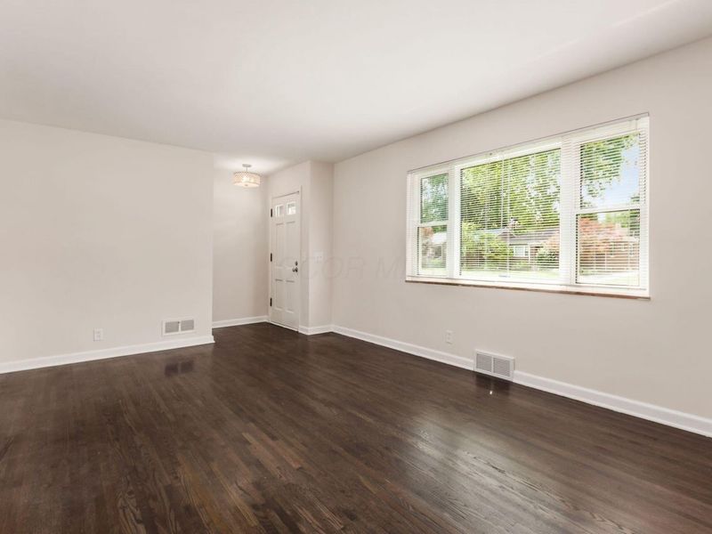 336 E Weisheimer Road , Columbus, OH 43214 Photo 9