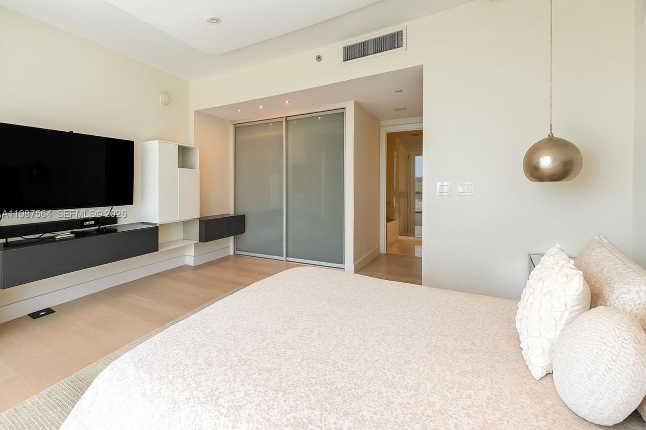 17001 Collins Ave , Unit 908, Sunny Isles Beach, FL 33160 Photo