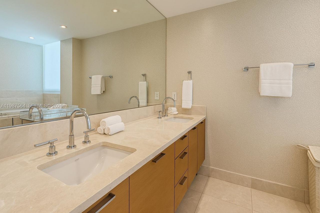 17001 Collins Ave , Unit 908, Sunny Isles Beach, FL 33160 Photo