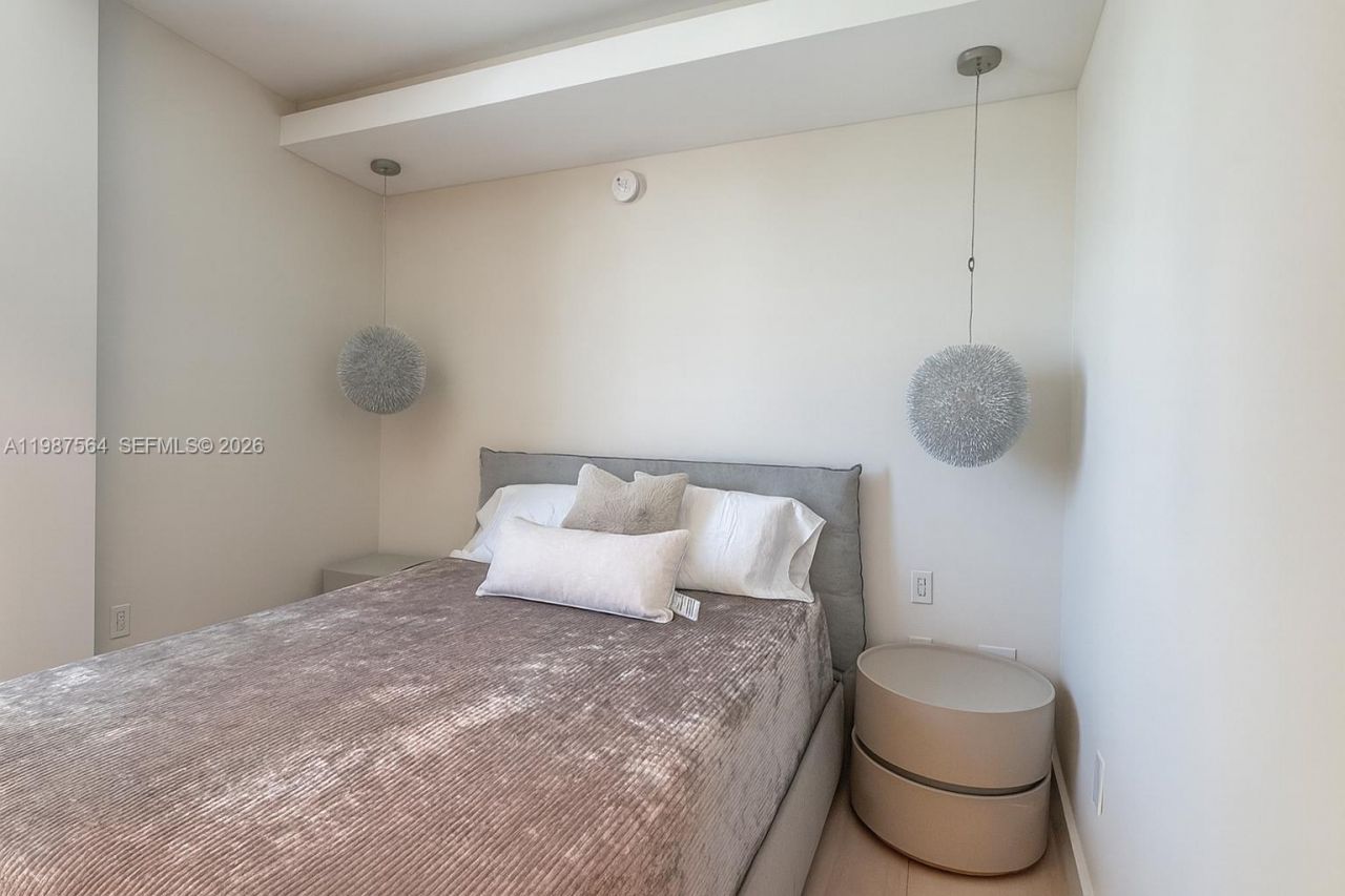 17001 Collins Ave , Unit 908, Sunny Isles Beach, FL 33160 Photo