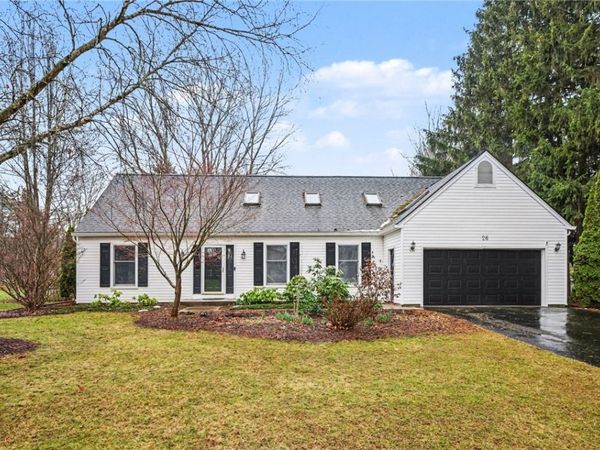 26 Timberline Dr , Penfield, NY 14526