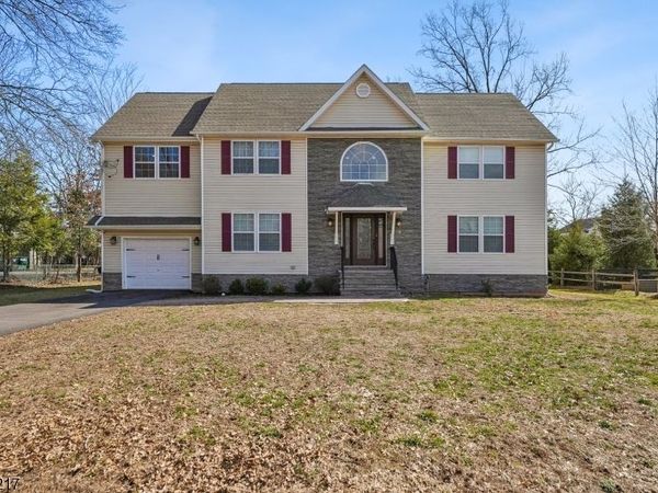 8 Wharton Ave, Bridgewater, NJ 08807