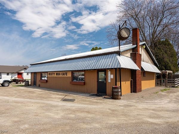 1330 S 6th Street , Coshocton, OH 43812