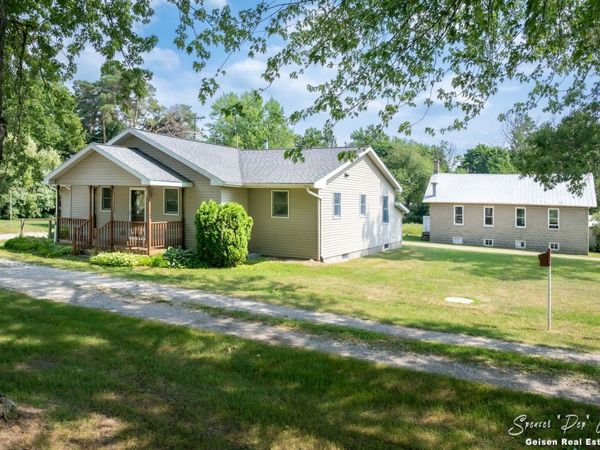 7961 W Sidney Road, Greenville, MI 48838