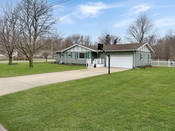 1913 Orchard Drive, Stevensville, MI 49127