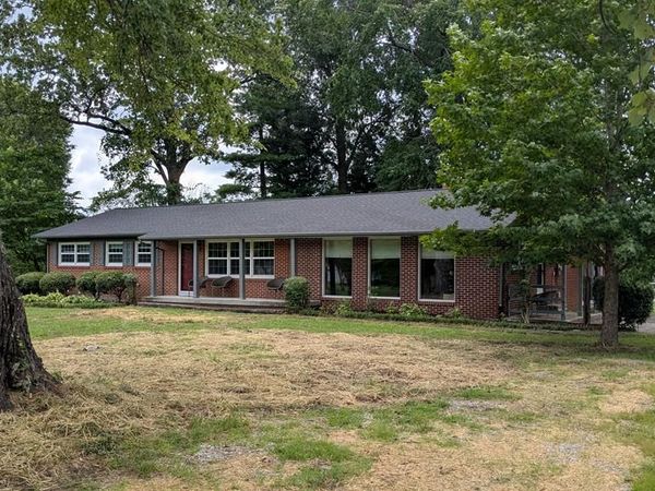 1215 Meadow Rd, Cookeville, TN 38501