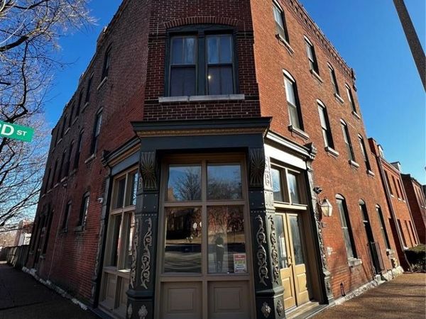 2200 Menard Street , St Louis, MO 63104