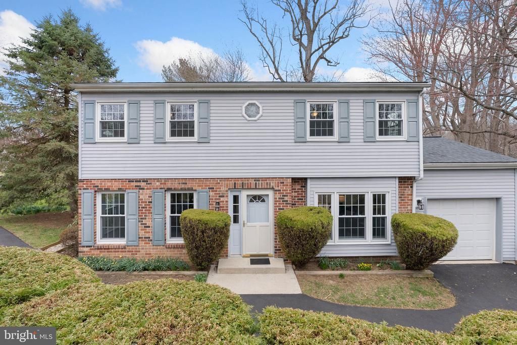 909 Ronnie Circle, Philadelphia, PA 19128 Main Photo