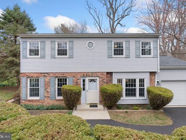 909 RONNIE CIRCLE, PHILADELPHIA, PA 19128